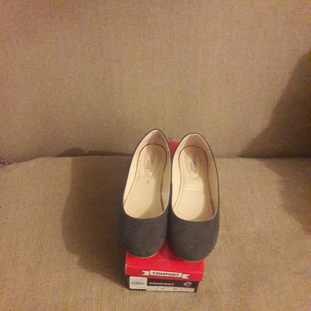 Comfort by Rouge Green Flats